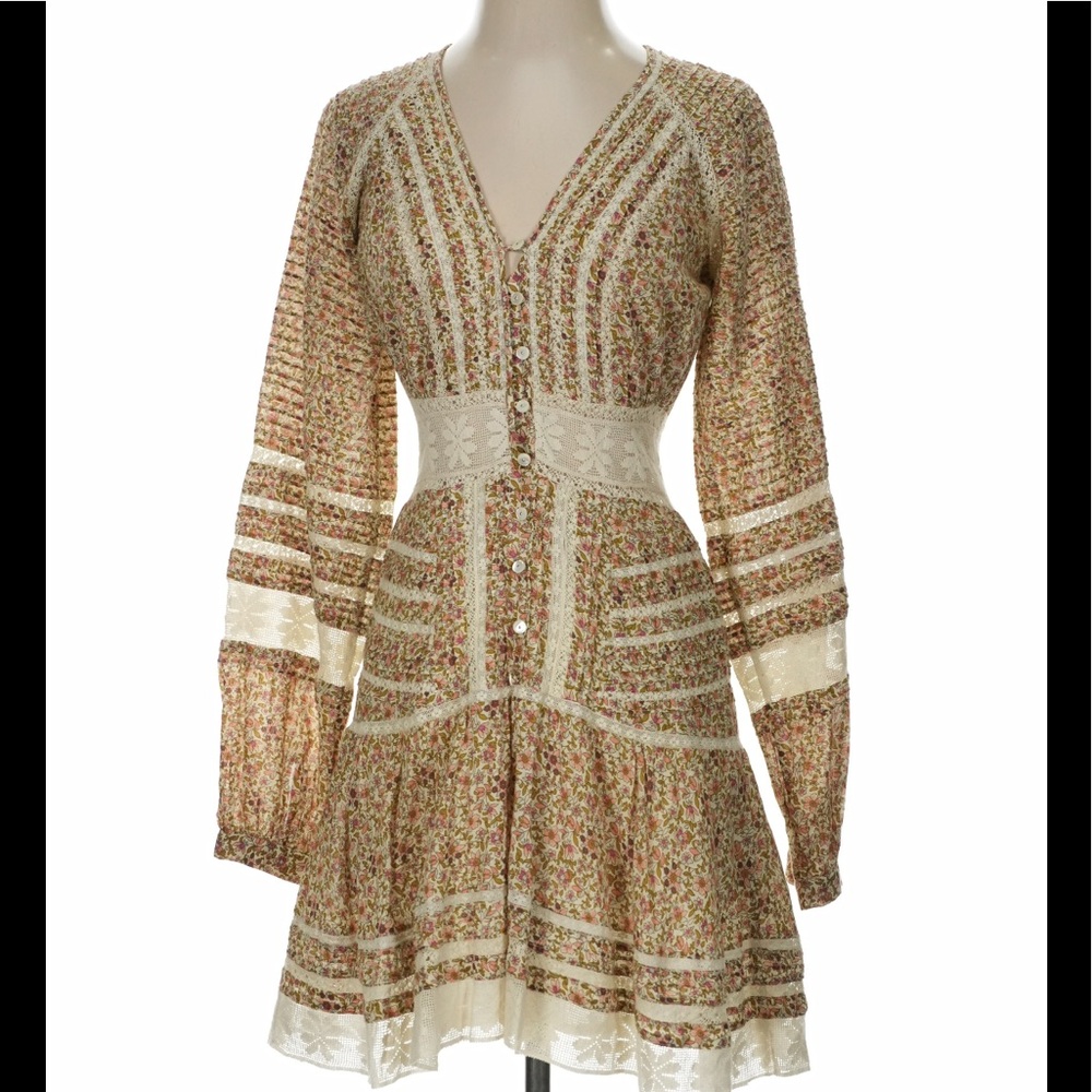 Long sleeve Veronica beard dress with lace details and buttons. 100% Cotton